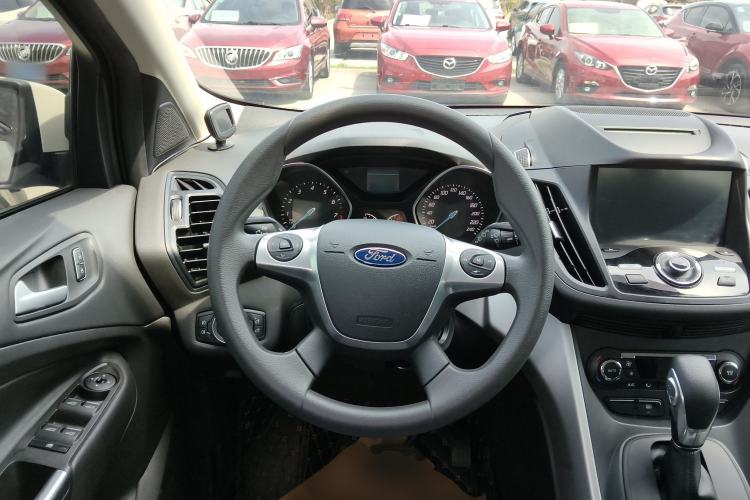 Used Ford Kuga 2015 1.5L GTDi Two-Wheel-Drive Comfort Model Steering Wheel