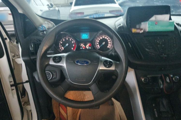 Used Ford Kuga 2015 1.5L GTDi Two-Wheel-Drive Comfort Model Steering Wheel