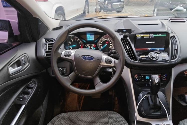 Used Ford Kuga 2015 1.5L GTDi Two-Wheel-Drive Comfort Model Steering Wheel