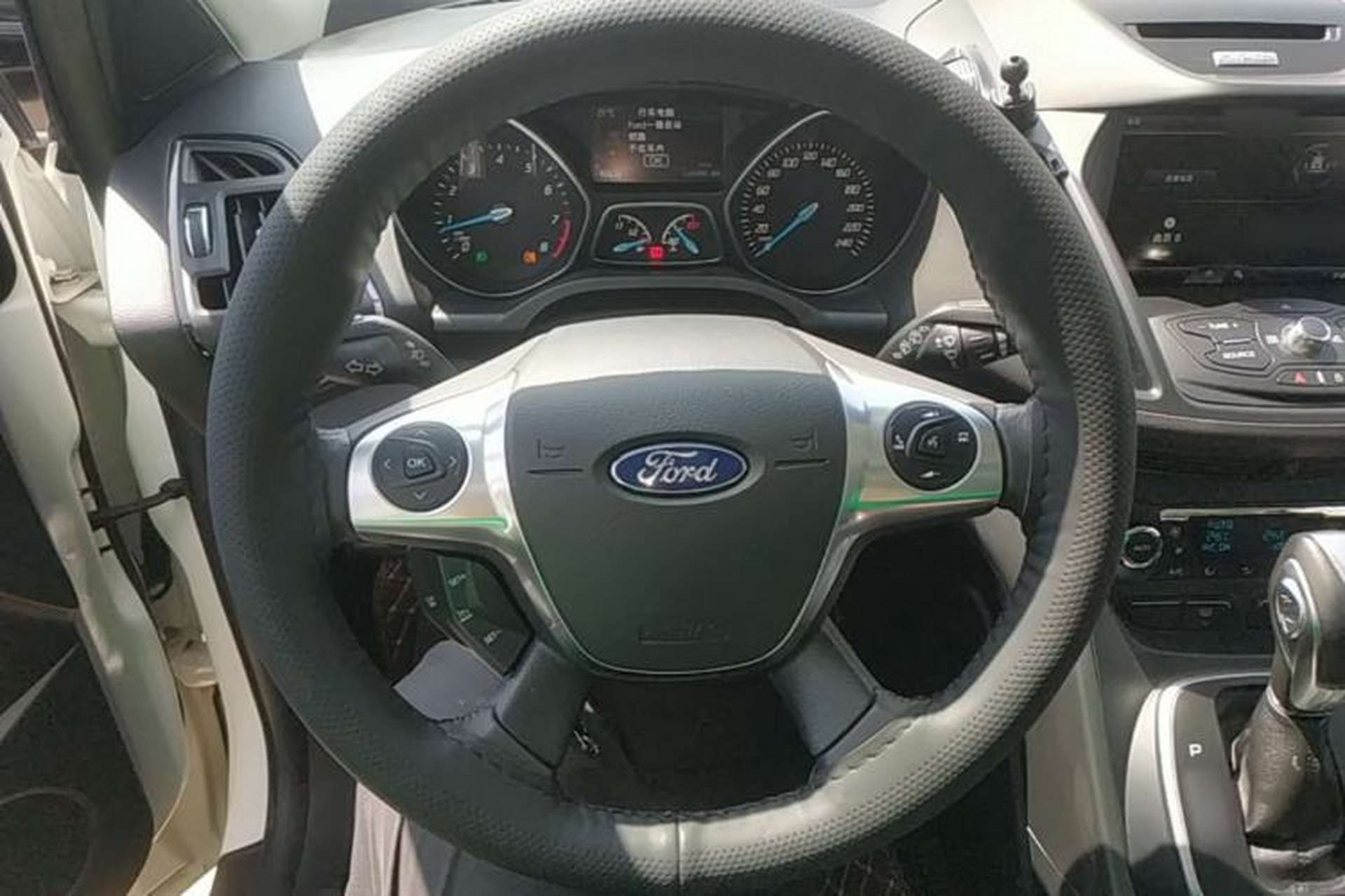 Used Ford Kuga 2015 1.5L GTDi Four-Wheel-Drive Elite Model Steering Wheel