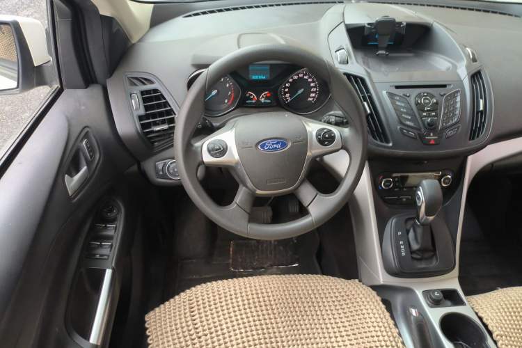 Used Ford Kuga 2015 1.5L GTDi Two-Wheel-Drive Comfort Model Steering Wheel
