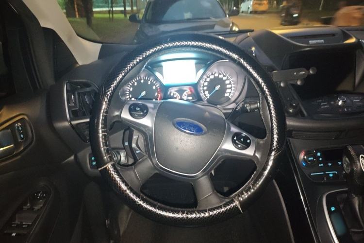 Used Ford Kuga 2015 2.0L GTDi Four-Wheel-Drive Sport Model Steering Wheel