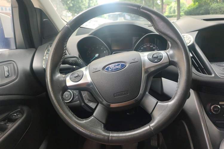Used Ford Kuga 2015 2.0L GTDi Four-Wheel Drive Elite Model Steering Wheel