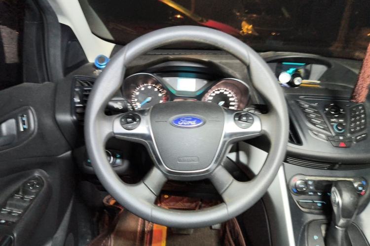 Used Ford Kuga 2015 1.5L GTDi Two-Wheel-Drive Comfort Model Steering Wheel