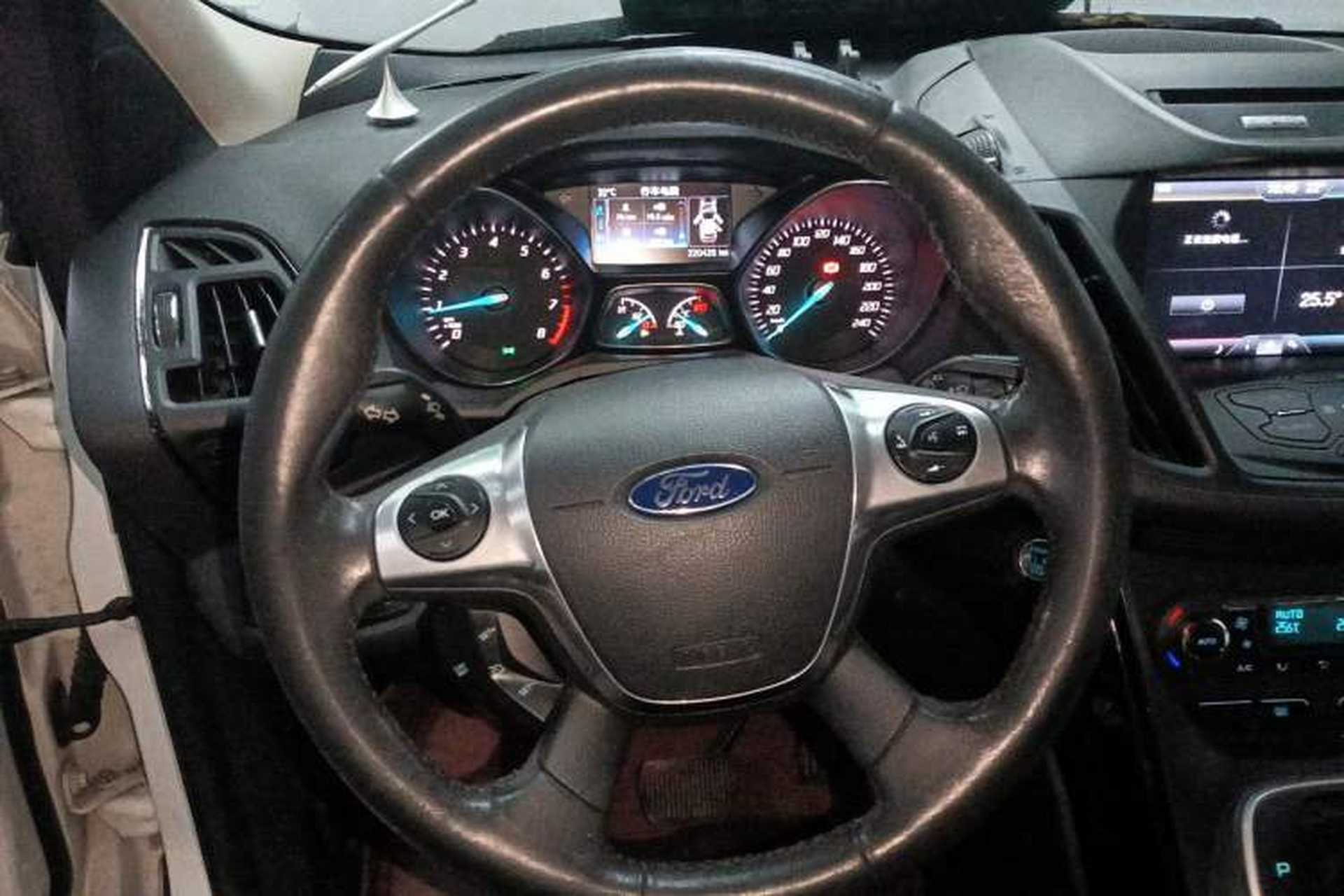 Used Ford Kuga 2015 2.0L GTDi Four-Wheel-Drive Sport Model Steering Wheel