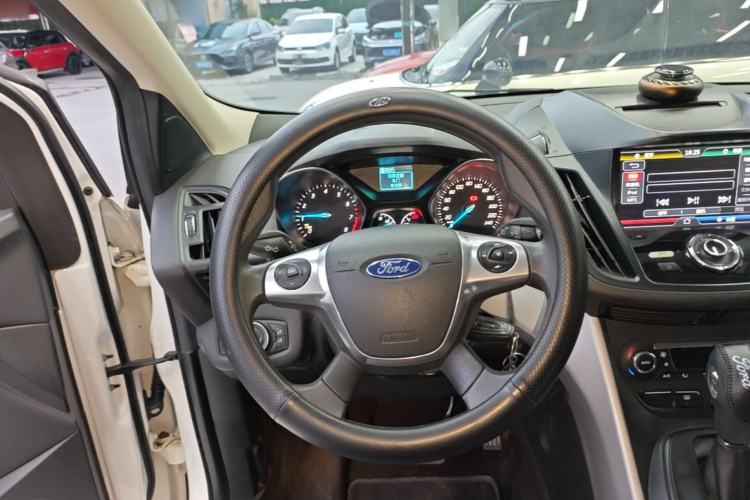 Used Ford Kuga 2015 1.5L GTDi Two-Wheel-Drive Comfort Model Steering Wheel