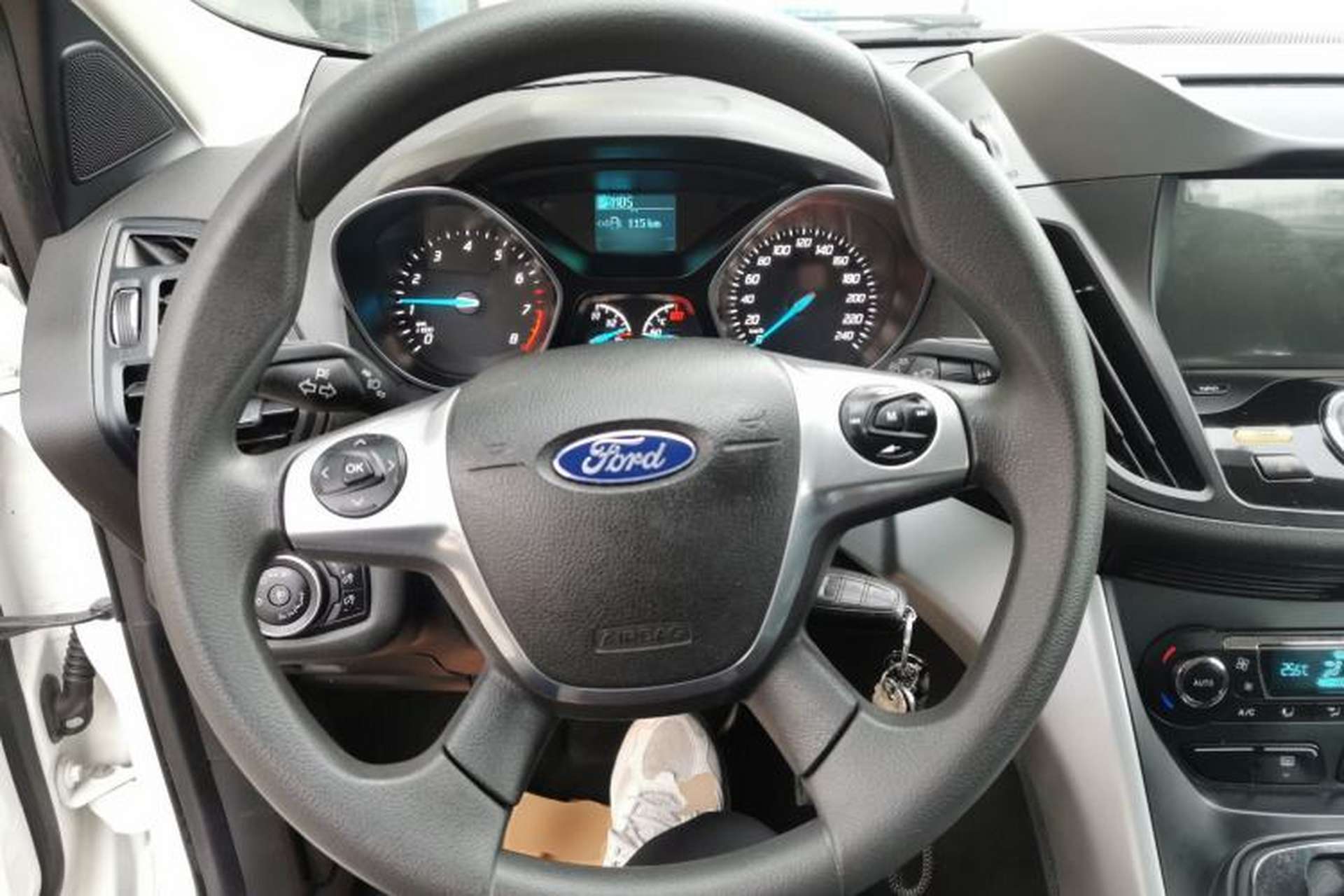 Used Ford Kuga 2015 1.5L GTDi Two-Wheel-Drive Comfort Model Steering Wheel