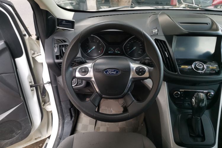Used Ford Kuga 2015 1.5L GTDi Two-Wheel-Drive Comfort Model Steering Wheel