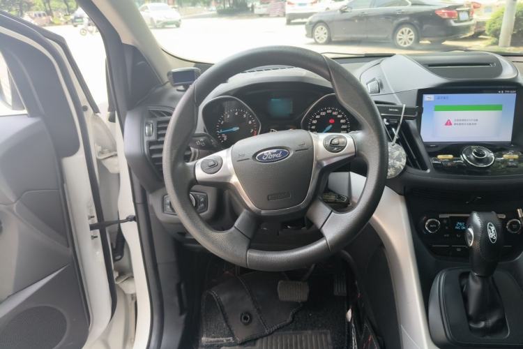 Used Ford Kuga 2015 1.5L GTDi Two-Wheel-Drive Comfort Model Steering Wheel