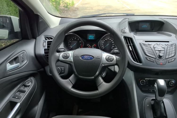 Used Ford Kuga 2015 1.5L GTDi Two-Wheel-Drive Comfort Model Steering Wheel