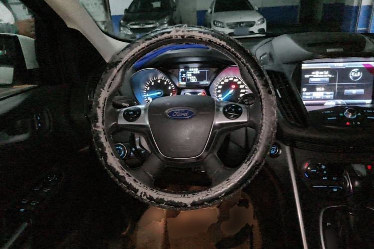 Used Ford Kuga 2015 1.5L GTDi Four-Wheel-Drive Elite Model Steering Wheel