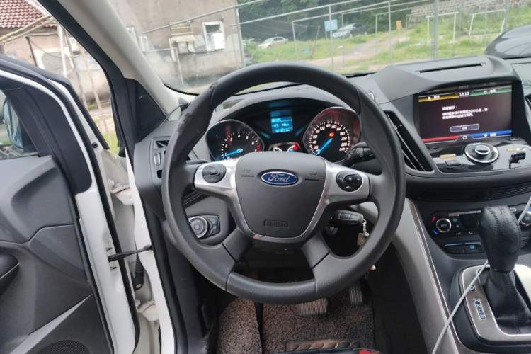 Used Ford Kuga 2015 1.5L GTDi Two-Wheel-Drive Comfort Model Steering Wheel