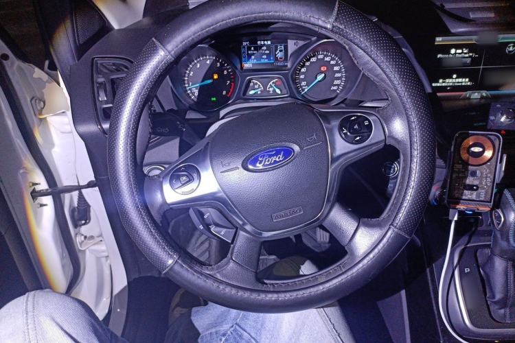 Used Ford Kuga 2015 2.0L GTDi Four-Wheel-Drive Sport Model Steering Wheel