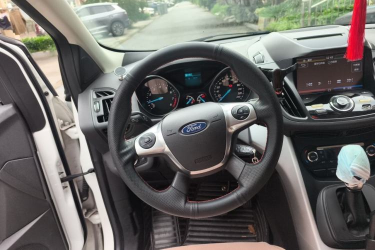 Used Ford Kuga 2015 1.5L GTDi Two-Wheel-Drive Comfort Model Steering Wheel