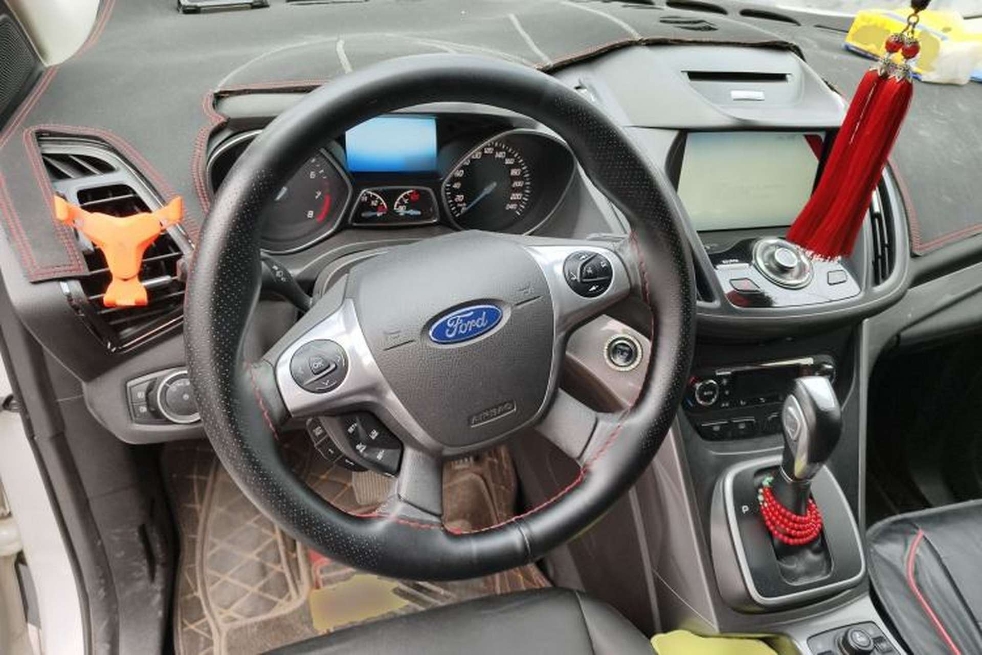 Used Ford Kuga 2015 2.0L GTDi Four-Wheel Drive Prestige Model Steering Wheel