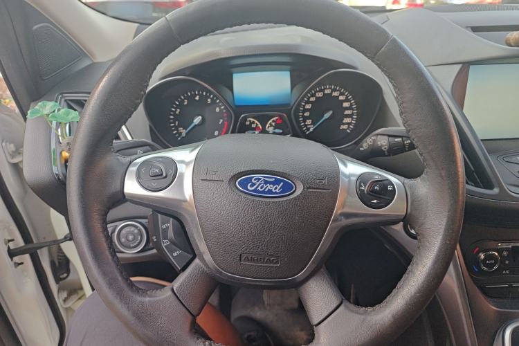 Used Ford Kuga 2015 2.0L GTDi Four-Wheel Drive Elite Model Steering Wheel