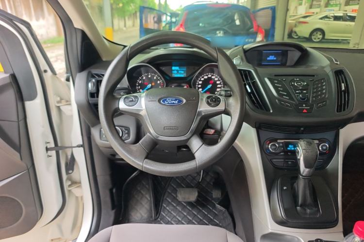 Used Ford Kuga 2015 1.5L GTDi Two-Wheel-Drive Comfort Model Steering Wheel
