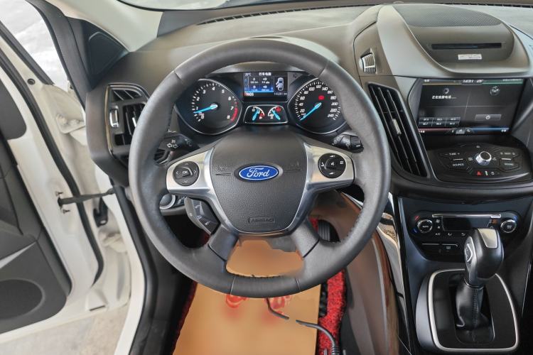 Used Ford Kuga 2015 2.0L GTDi Four-Wheel-Drive Sport Model Steering Wheel