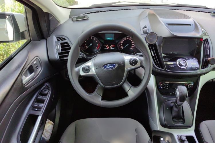 Used Ford Kuga 2015 1.5L GTDi Two-Wheel-Drive Comfort Model Steering Wheel