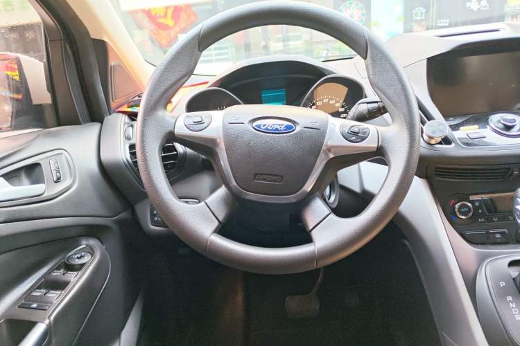 Used Ford Kuga 2015 1.5L GTDi Two-Wheel-Drive Comfort Model Steering Wheel