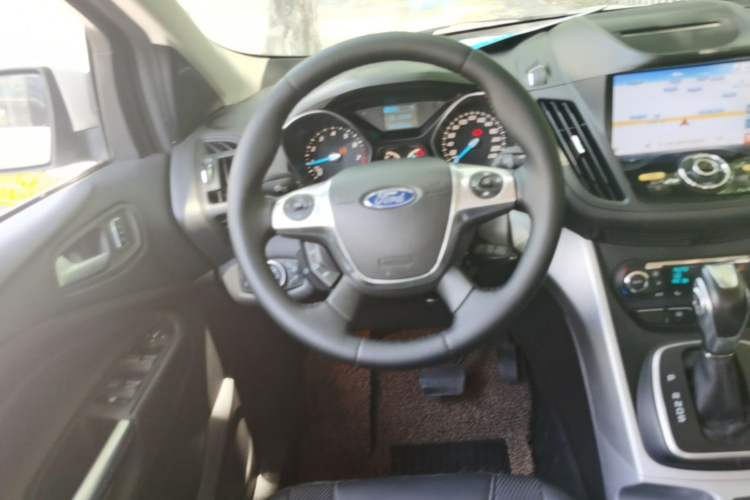 Used Ford Kuga 2015 1.5L GTDi Two-Wheel-Drive Comfort Model Steering Wheel