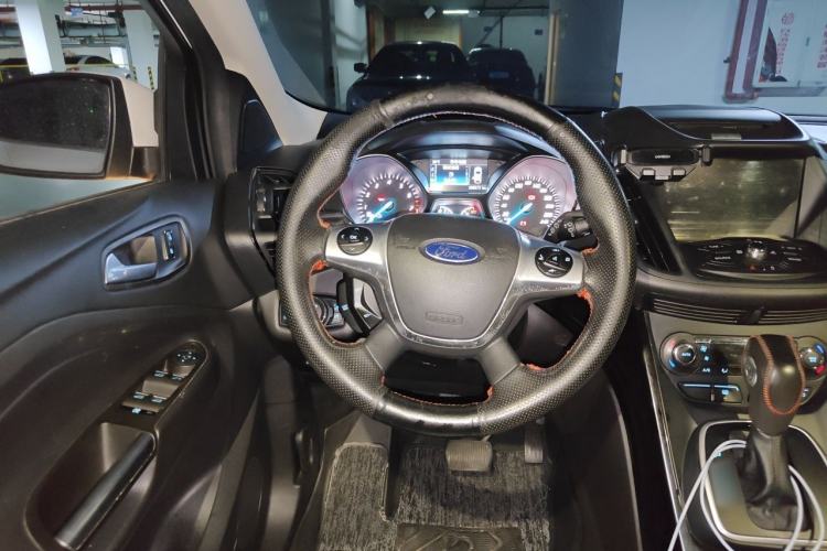 Used Ford Kuga 2015 2.0L GTDi Four-Wheel-Drive Sport Model Steering Wheel