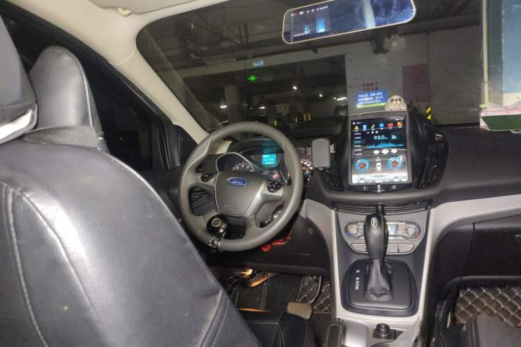 Used Ford Kuga 2015 1.5L GTDi Two-Wheel-Drive Comfort Model Steering Wheel