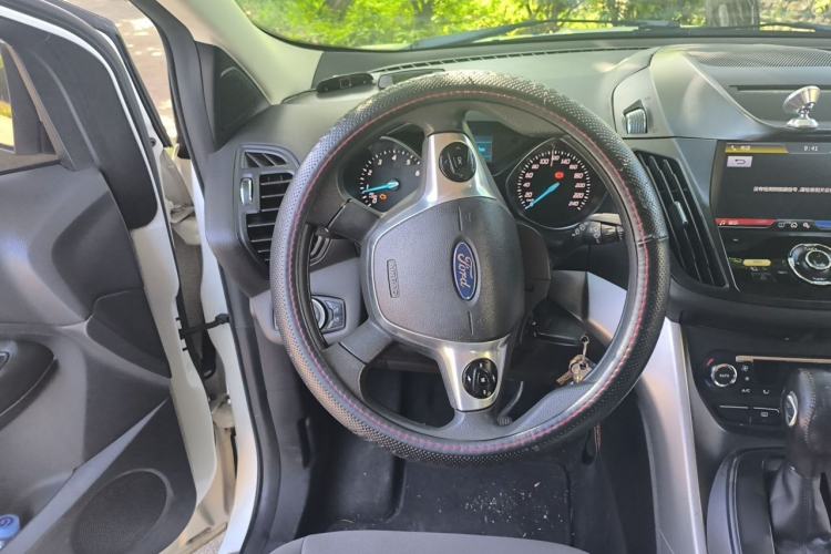 Used Ford Kuga 2015 1.5L GTDi Two-Wheel-Drive Comfort Model Steering Wheel