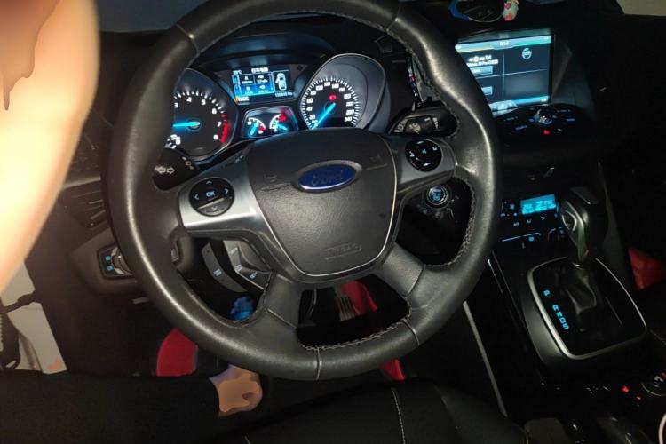 Used Ford Kuga 2015 2.0L GTDi Four-Wheel-Drive Sport Model Steering Wheel