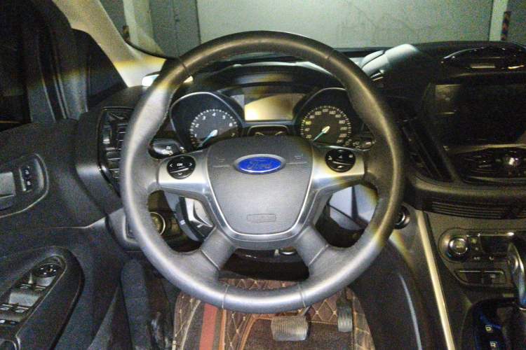 Used Ford Kuga 2015 1.5L GTDi Four-Wheel-Drive Elite Model Steering Wheel