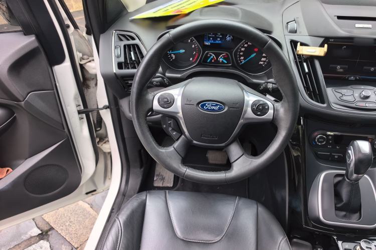 Used Ford Kuga 2015 2.0L GTDi Four-Wheel-Drive Sport Model Steering Wheel