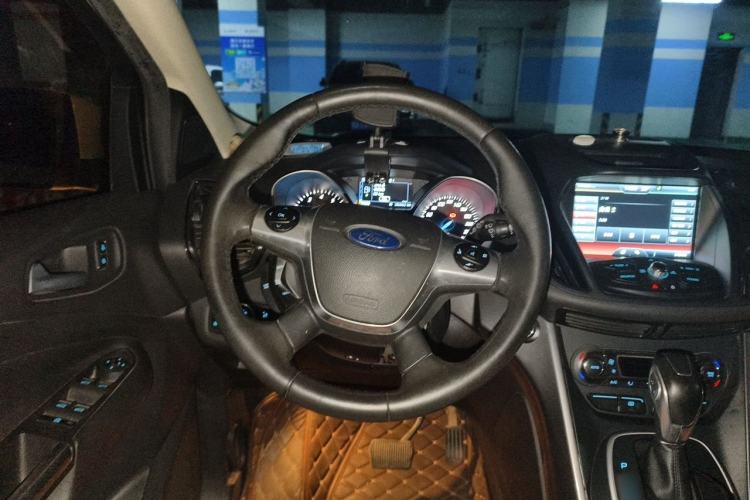 Used Ford Kuga 2015 2.0L GTDi Four-Wheel Drive Elite Model Steering Wheel