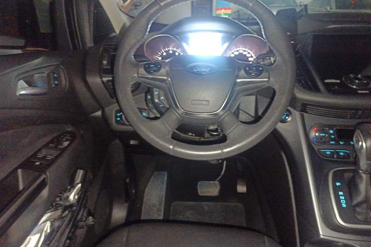 Used Ford Kuga 2015 2.0L GTDi Four-Wheel Drive Prestige Model Steering Wheel