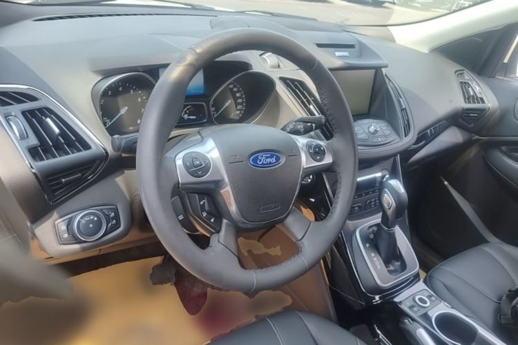 Used Ford Kuga 2015 2.0L GTDi Four-Wheel-Drive Sport Model Steering Wheel