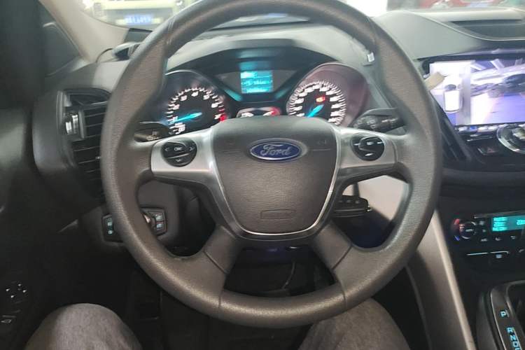 Used Ford Kuga 2015 1.5L GTDi Two-Wheel-Drive Comfort Model Steering Wheel