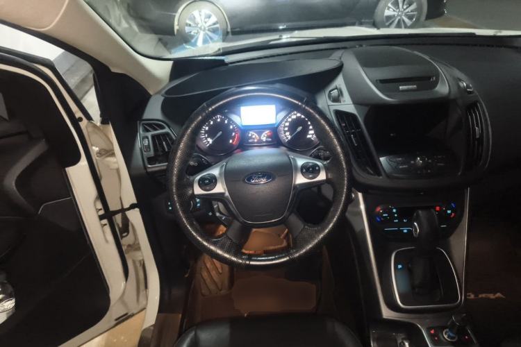 Used Ford Kuga 2015 2.0L GTDi Four-Wheel Drive Elite Model Steering Wheel