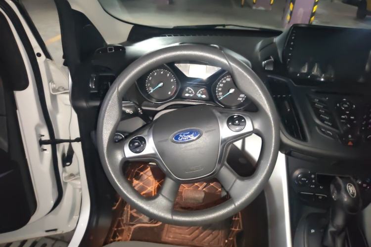 Used Ford Kuga 2015 1.5L GTDi Two-Wheel-Drive Comfort Model Steering Wheel