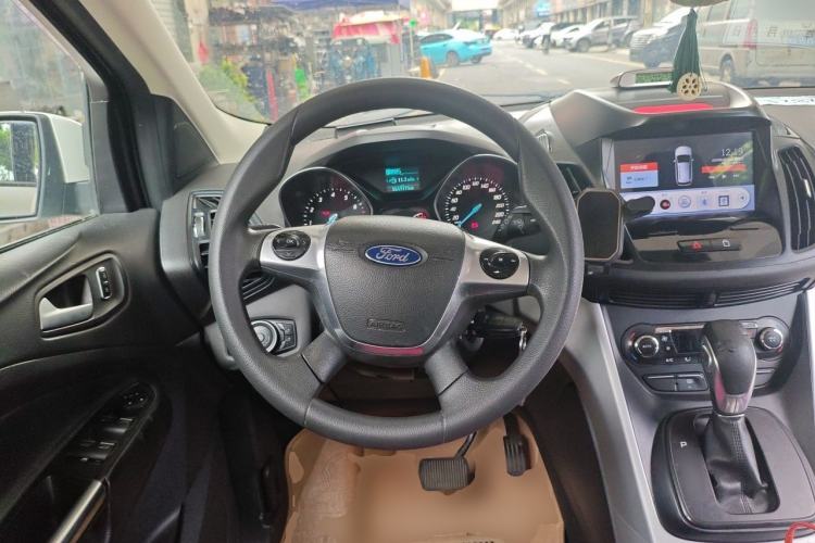 Used Ford Kuga 2015 1.5L GTDi Two-Wheel-Drive Comfort Model Steering Wheel