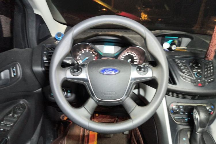 Used Ford Kuga 2015 1.5L GTDi Two-Wheel-Drive Comfort Model Steering Wheel