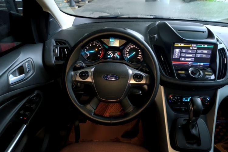 Used Ford Kuga 2015 1.5L GTDi Two-Wheel-Drive Comfort Model Steering Wheel