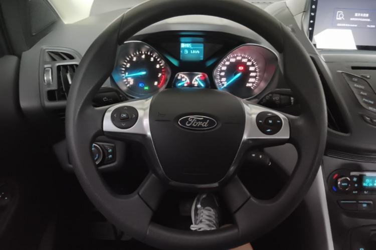 Used Ford Kuga 2015 1.5L GTDi Two-Wheel-Drive Comfort Model Steering Wheel