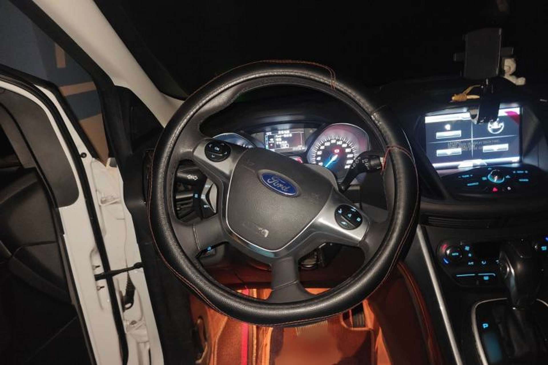 Used Ford Kuga 2015 2.0L GTDi Four-Wheel Drive Elite Model Steering Wheel