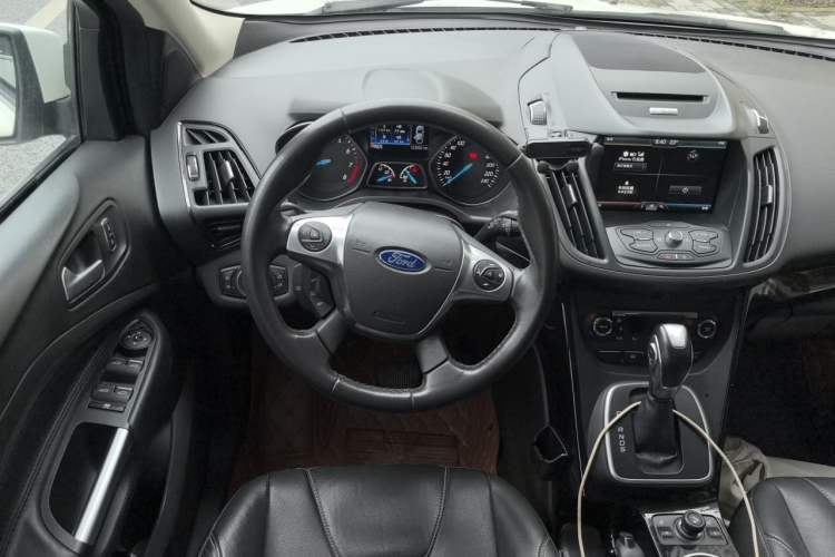 Used Ford Kuga 2015 2.0L GTDi Four-Wheel-Drive Sport Model Steering Wheel
