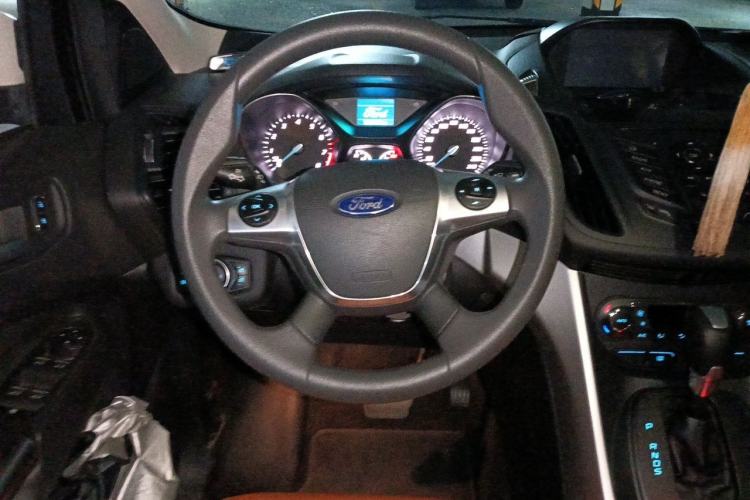 Used Ford Kuga 2015 1.5L GTDi Two-Wheel-Drive Comfort Model Steering Wheel