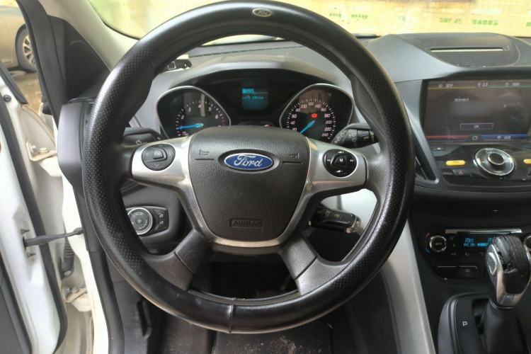 Used Ford Kuga 2015 1.5L GTDi Two-Wheel-Drive Comfort Model Steering Wheel