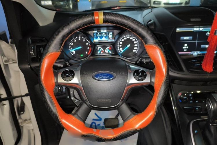 Used Ford Kuga 2015 2.0L GTDi Four-Wheel Drive Prestige Model Steering Wheel