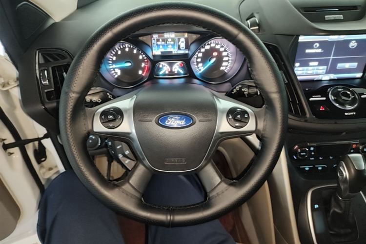 Used Ford Kuga 2015 2.0L GTDi Four-Wheel Drive Prestige Model Steering Wheel