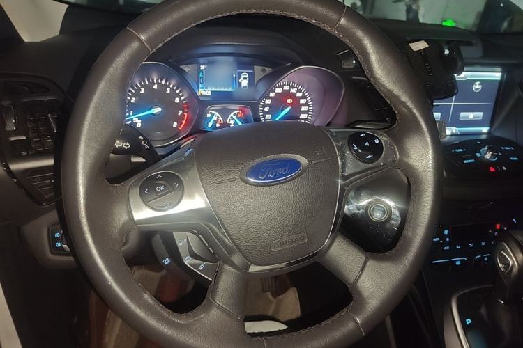 Used Ford Kuga 2015 2.0L GTDi Four-Wheel-Drive Sport Model Steering Wheel