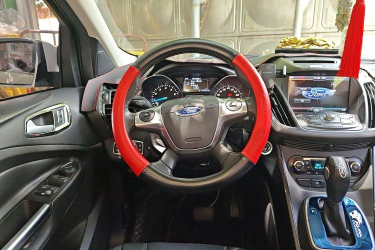 Used Ford Kuga 2015 2.0L GTDi Four-Wheel-Drive Sport Model Steering Wheel