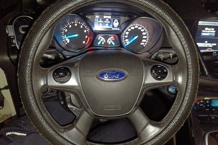Used Ford Kuga 2015 2.0L GTDi Four-Wheel-Drive Sport Model Steering Wheel